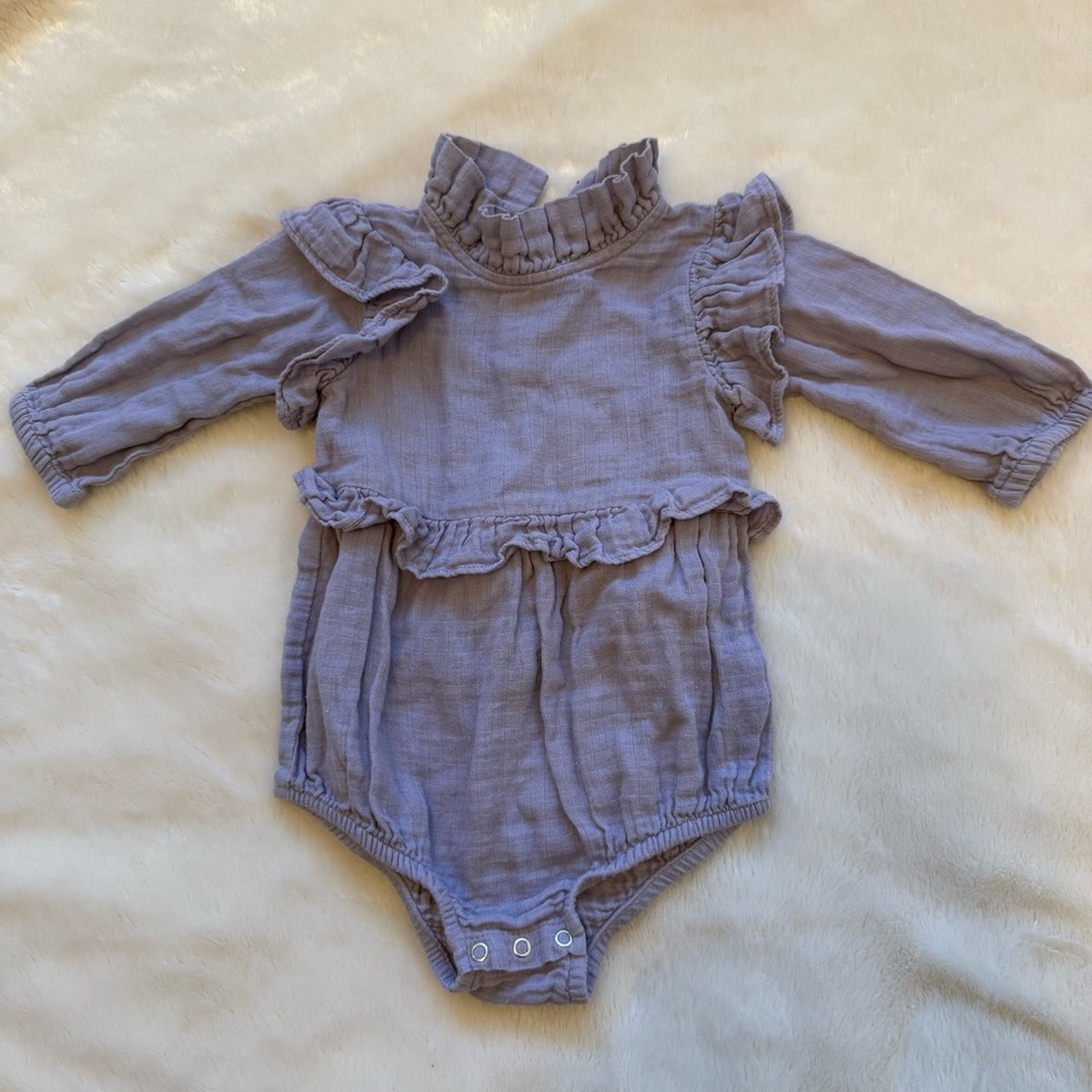 Kate Quinn baby girl ruffle bubble size 6–12 months